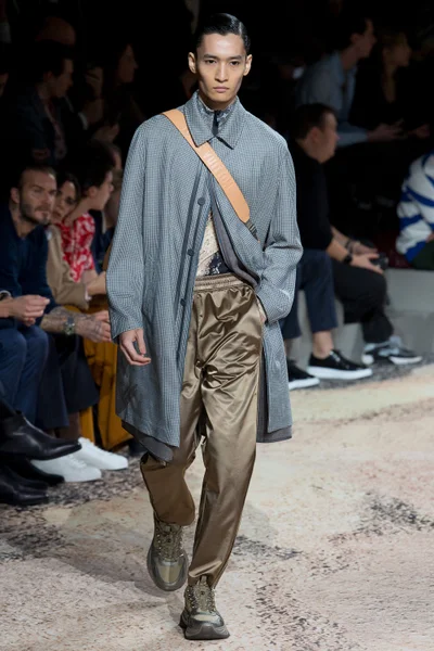 Look 19